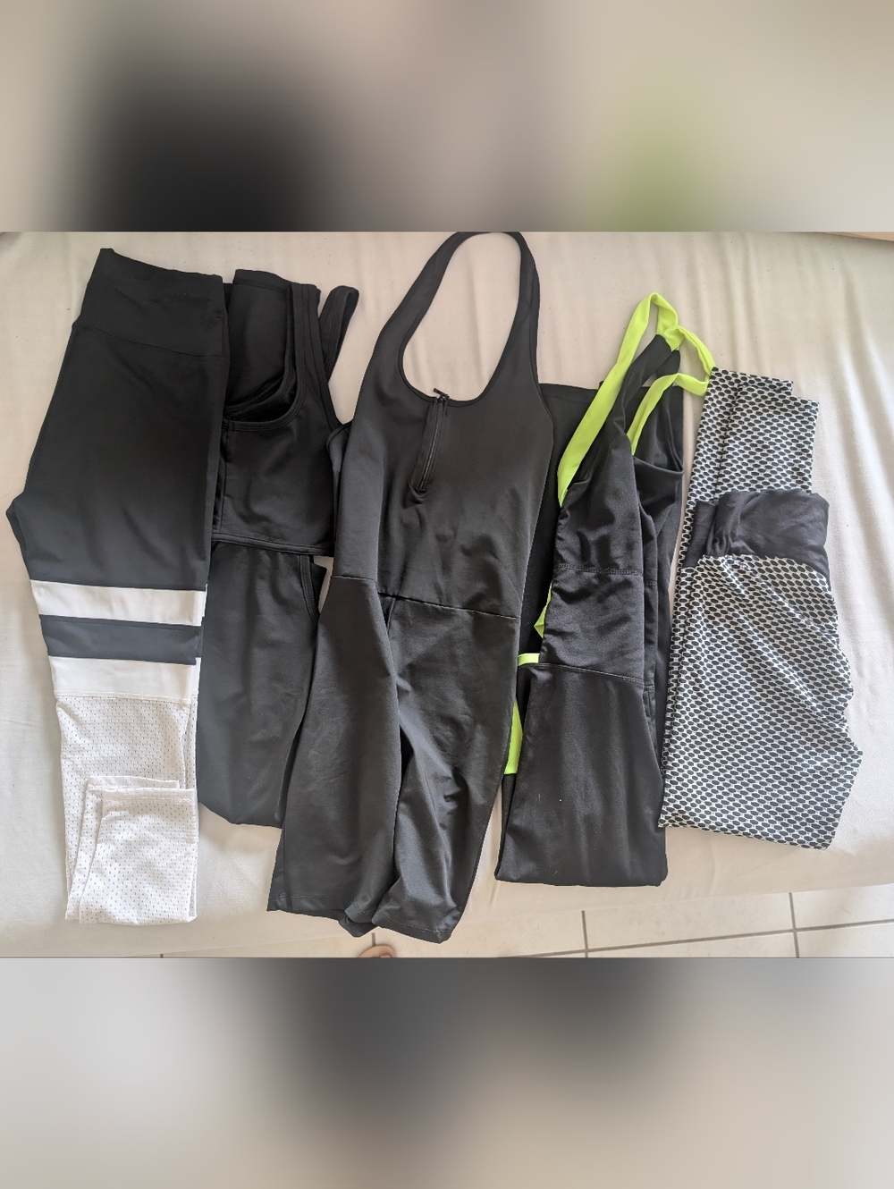 NWOT Shein Bundle 3 Jumpsuits & 2 Leggings Size Small